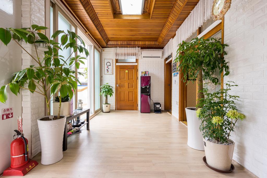 Yours Guesthouse In Tongyeong Exterior foto